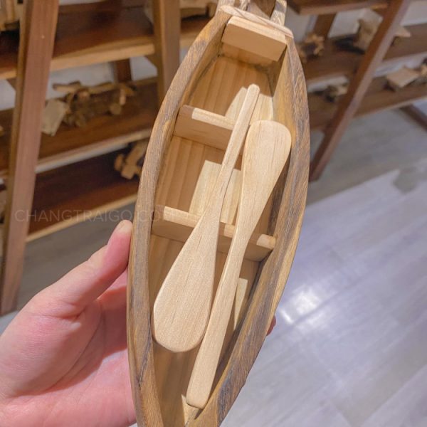 Thuyen Go Do Choi Chang Trai Go