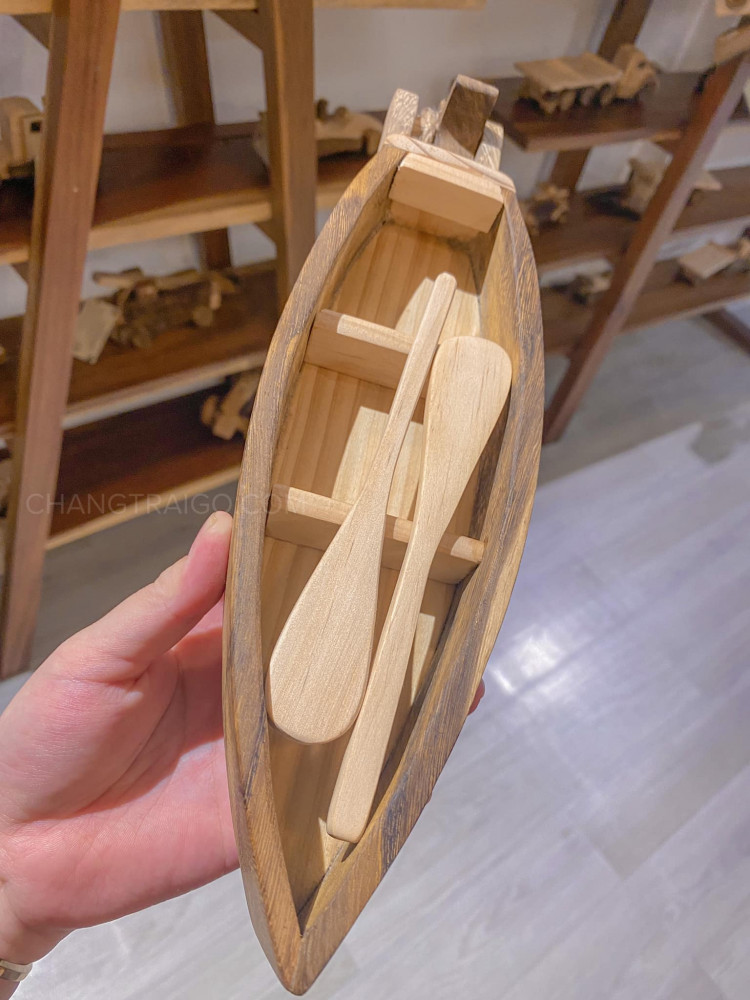 Thuyen Go Do Choi Chang Trai Go